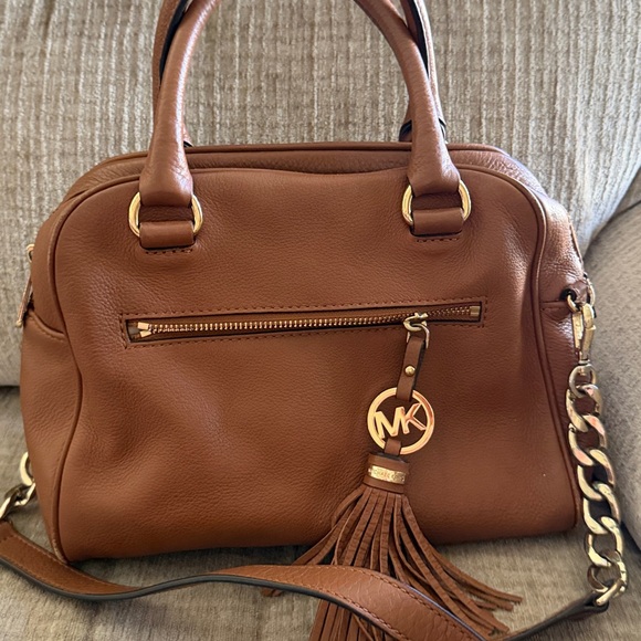 Michael Kors medium brown grained leather with crossbody strap appr 8 x 10 - Picture 2 of 16